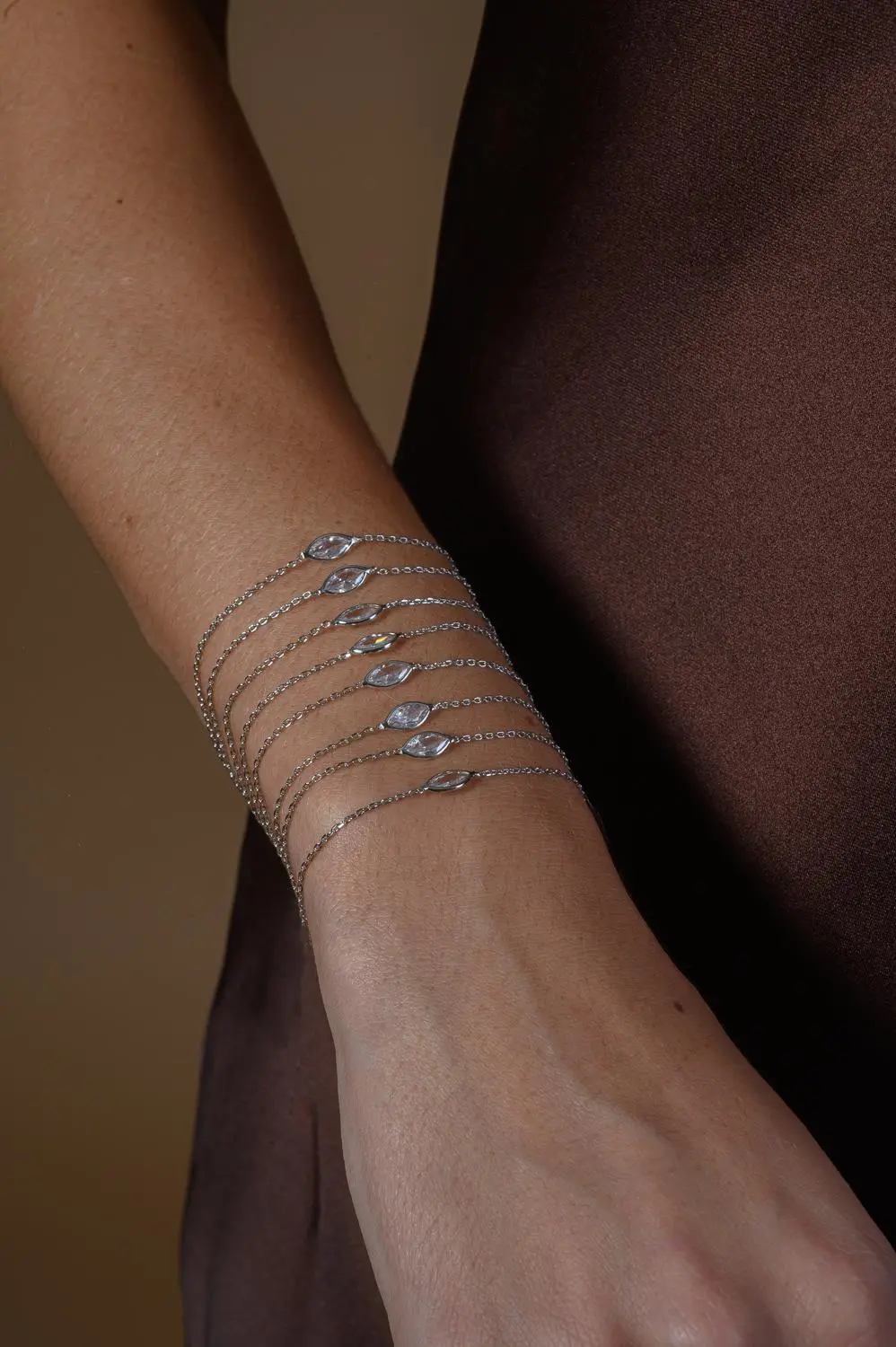 Pulseira Um Navete com Banho em Ródio Branco