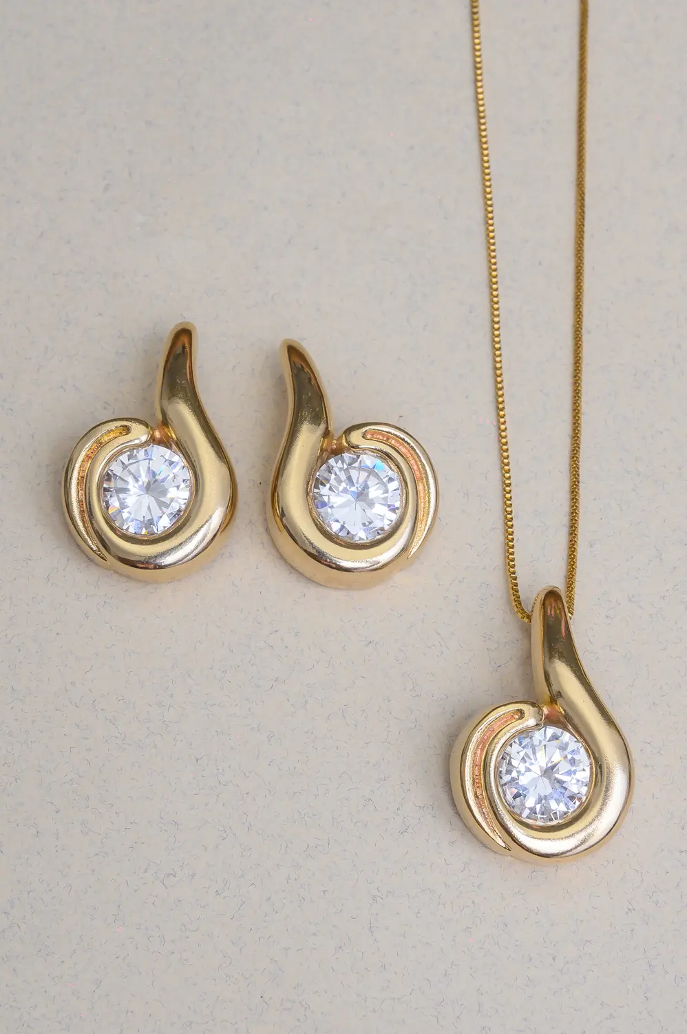 Colar Formas com Banho em Ouro 18k