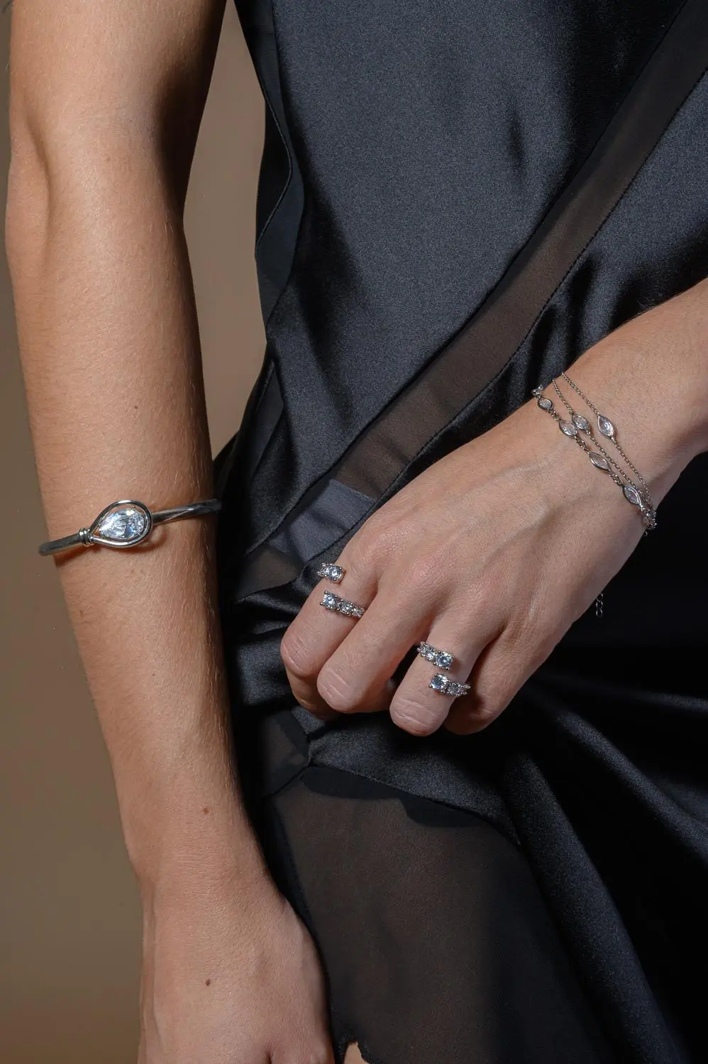 Bracelete Gota Formas com Banho em Ródio Branco