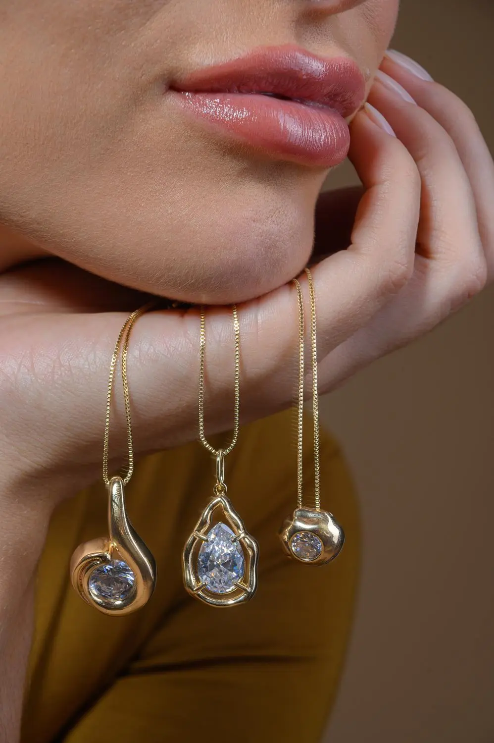 Colar Gota Formas com Banho em Ouro 18k