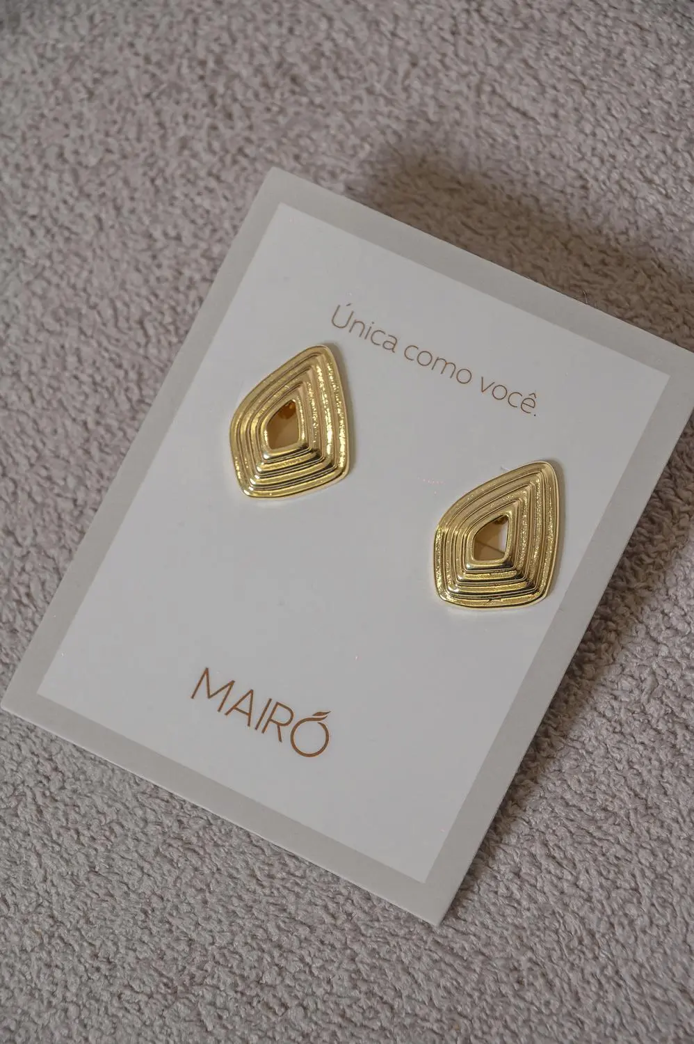 Brinco Orgânico Riscado com Banho em Ouro 18k
