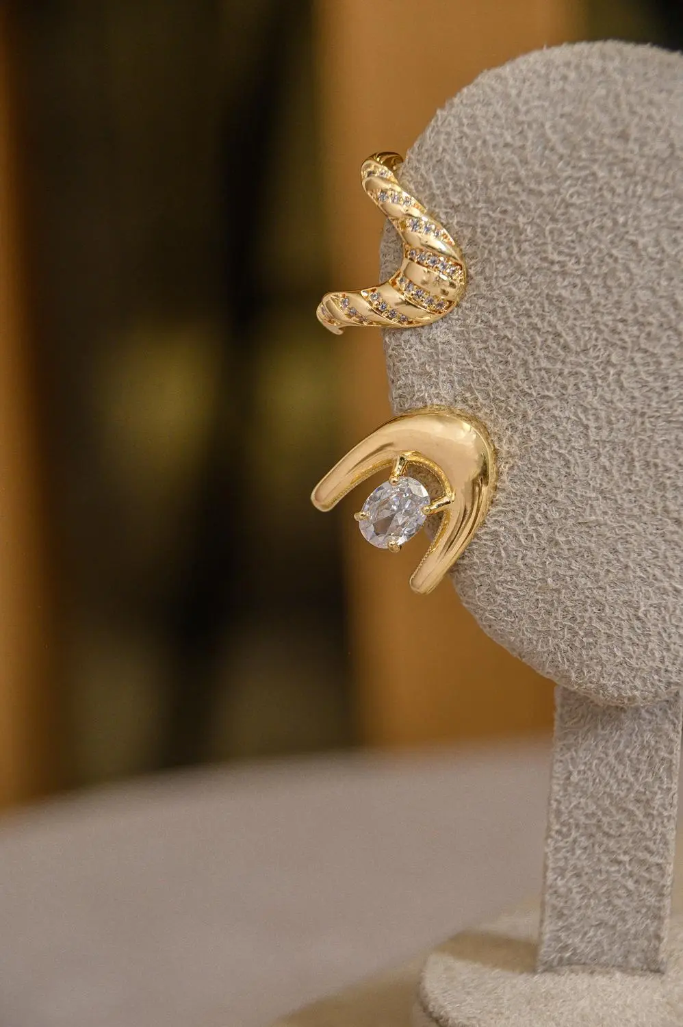 Brinco Digno Cravejado com Banho em Ouro 18k