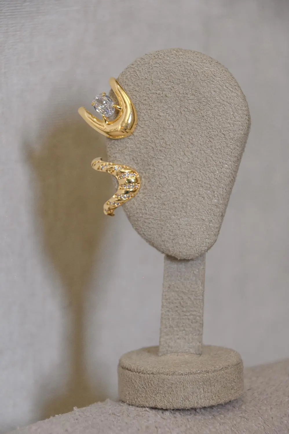 Brinco Digno Cravejado com Banho em Ouro 18k