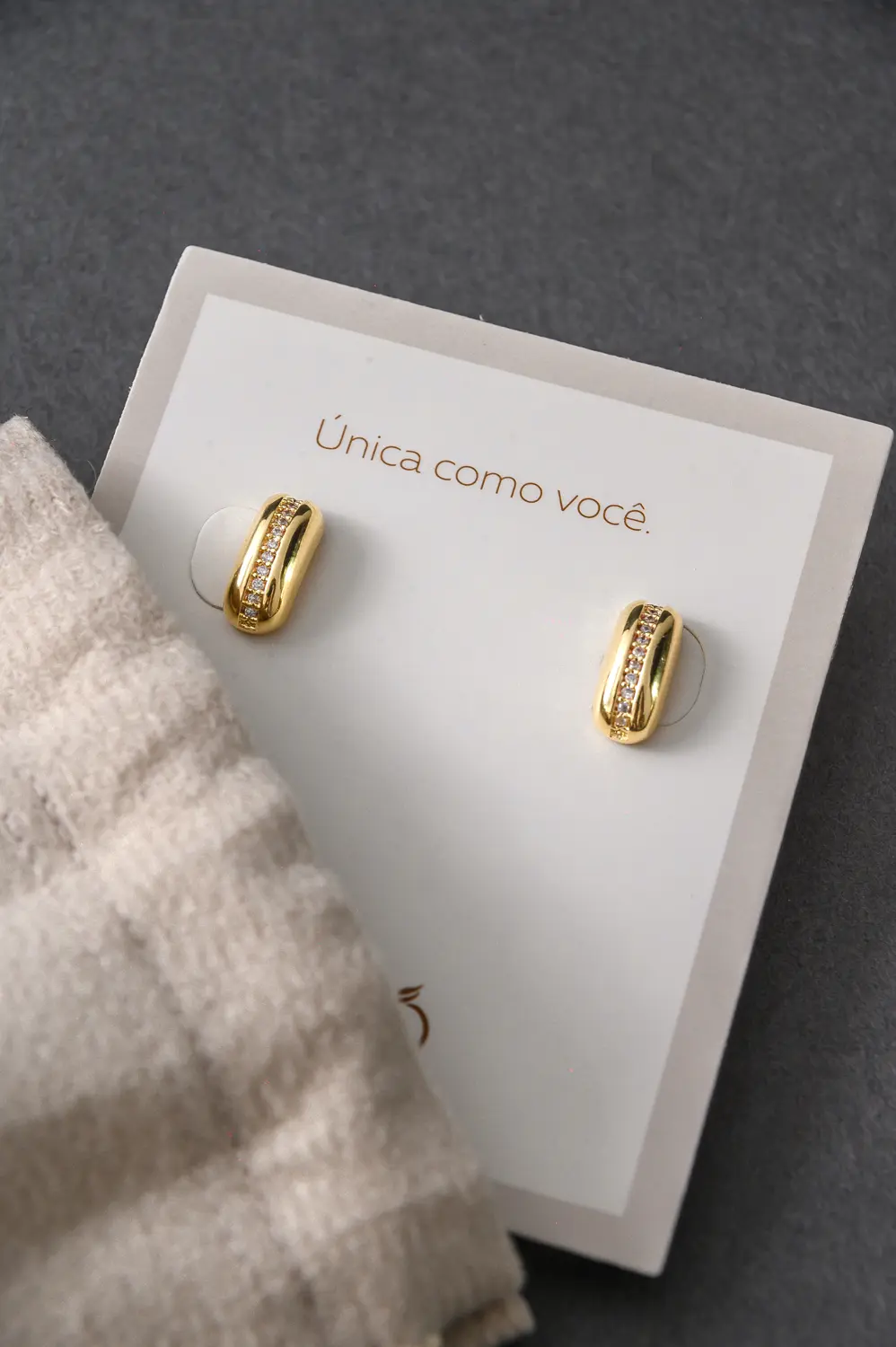 Brinco Fio Elo Cravejado com Banho em Ouro 18k