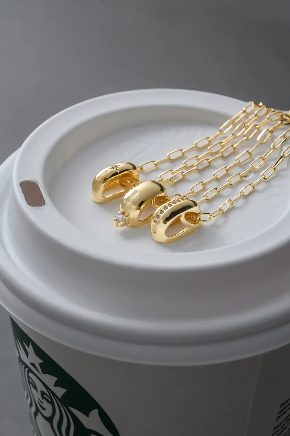 Colar Fio Elo Cravejado com Banho em Ouro 18k