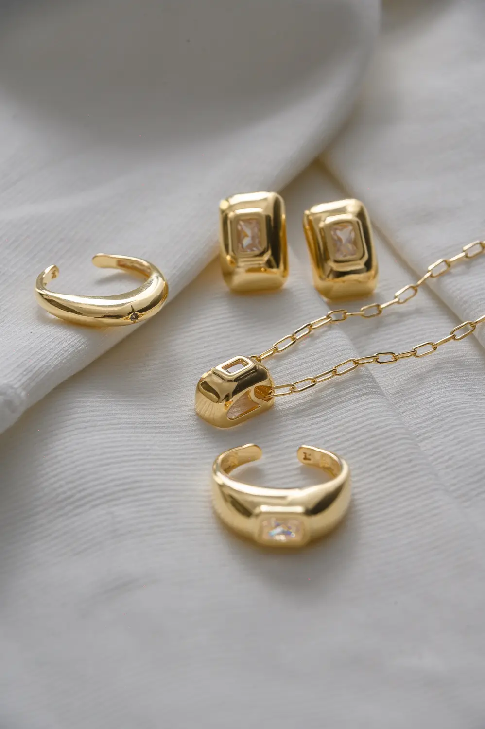 Colar Elo Quadrado de Zircônia com Banho em Ouro 18k
