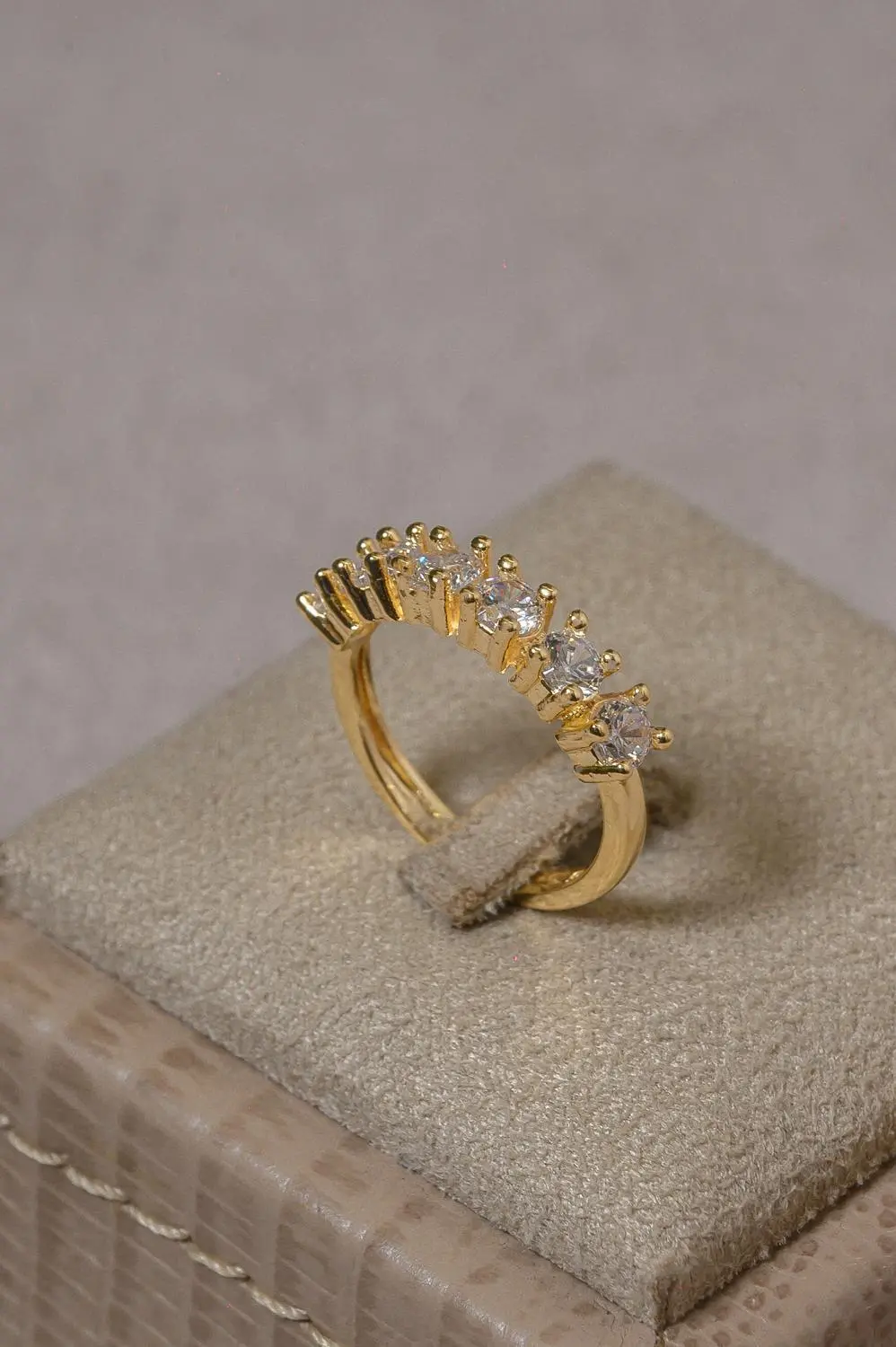 Anel Aparador Clássico com Banho em Ouro 18k