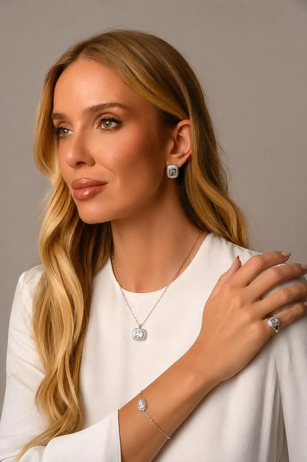 Pulseira Retrô Cravejada com Banho em Ródio Branco