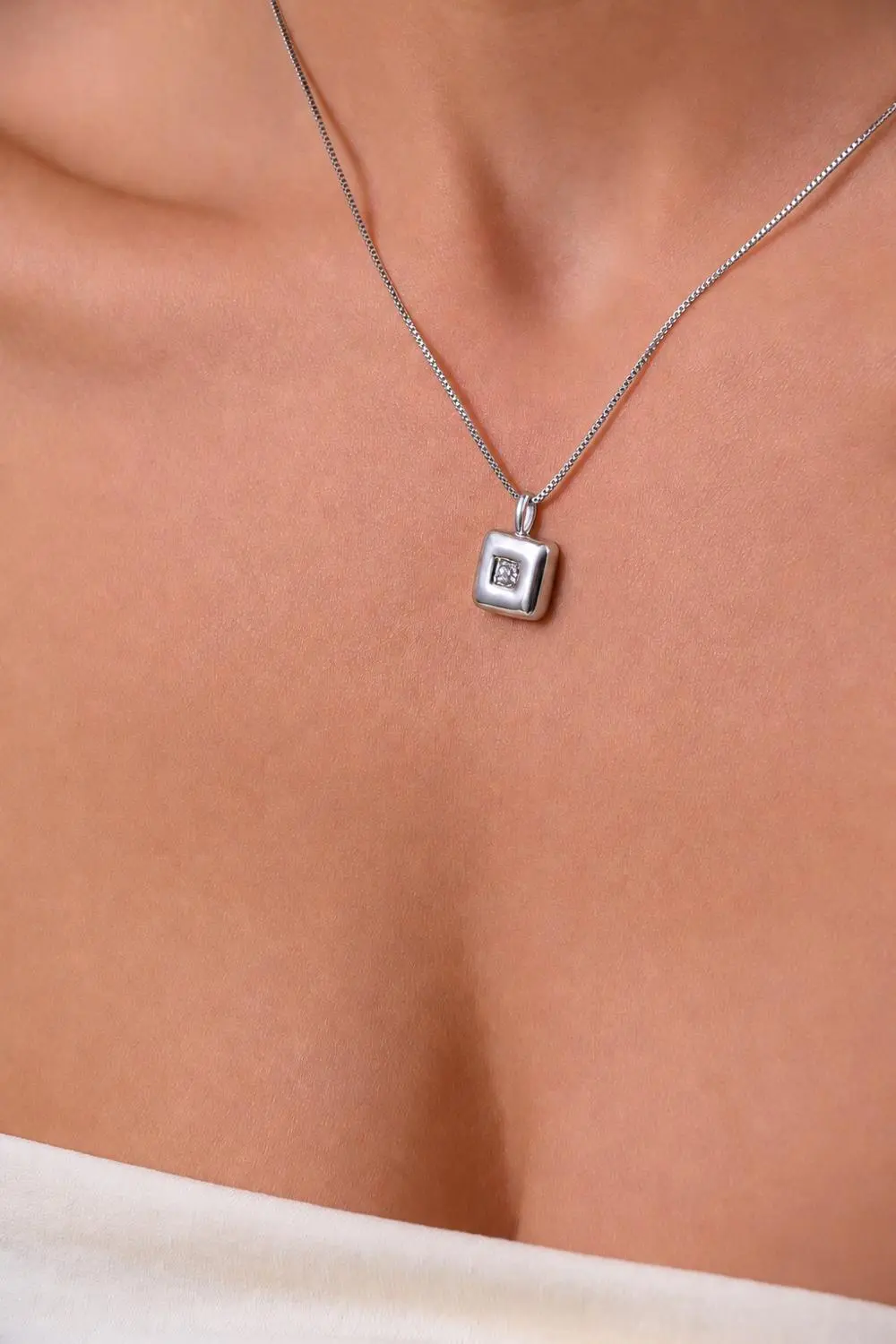 Colar Quadrado com Zircônia com Banho em Ródio Branco