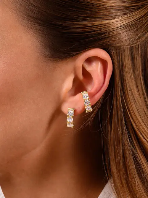 Argola Cravejada de Zircônia com Banho em Ouro 18k