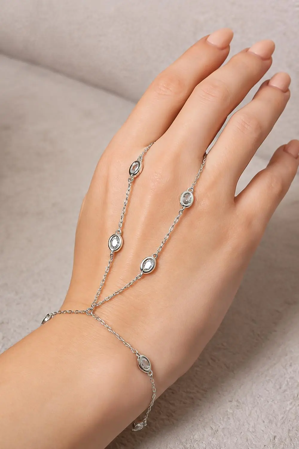 Pulseira de Mão Presença com Banho em Ródio Branco