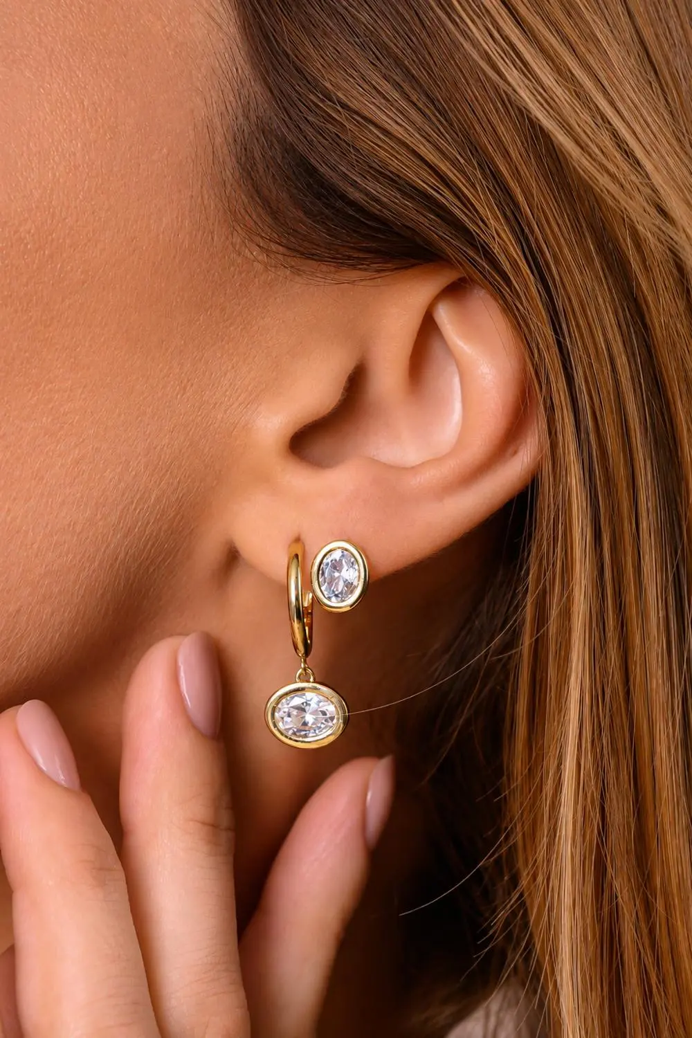 Brinco Oval de Zircônia com Banho em Ouro 18k