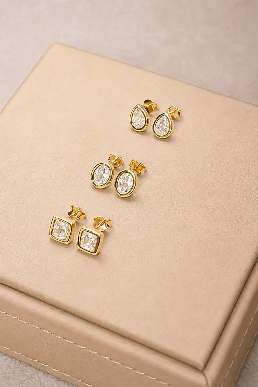 Brinco Gota de Zircônia com Banho em Ouro 18k