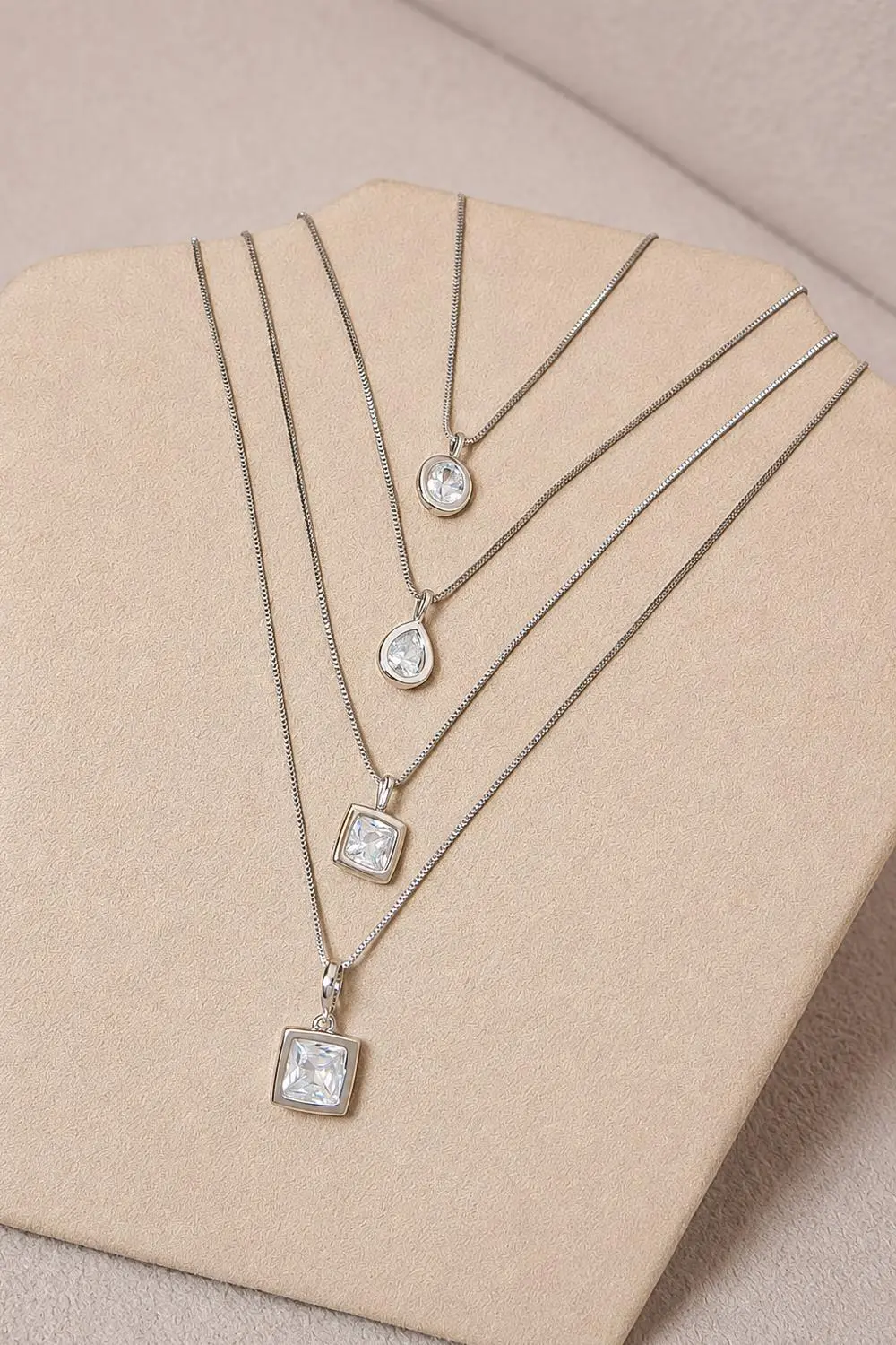 Colar Gota de Zircônia com Banho em Ródio Branco