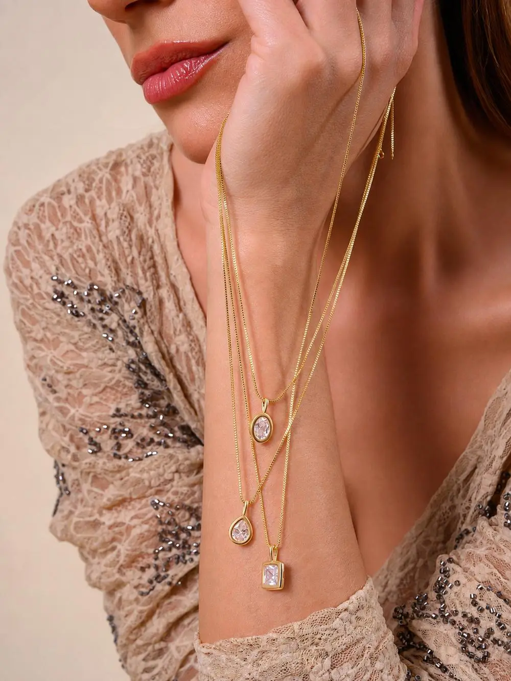 Colar Oval de Zircônia com Banho em Ouro 18k