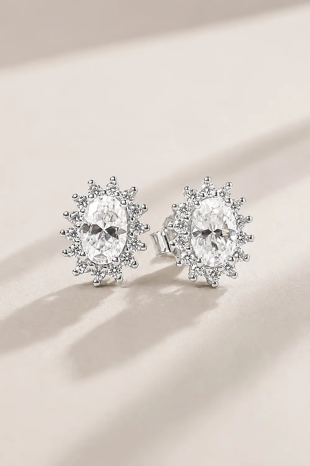 Brinco Moissanite Delicado 4/6mm em Prata 925 com Banho em Ródio Branco