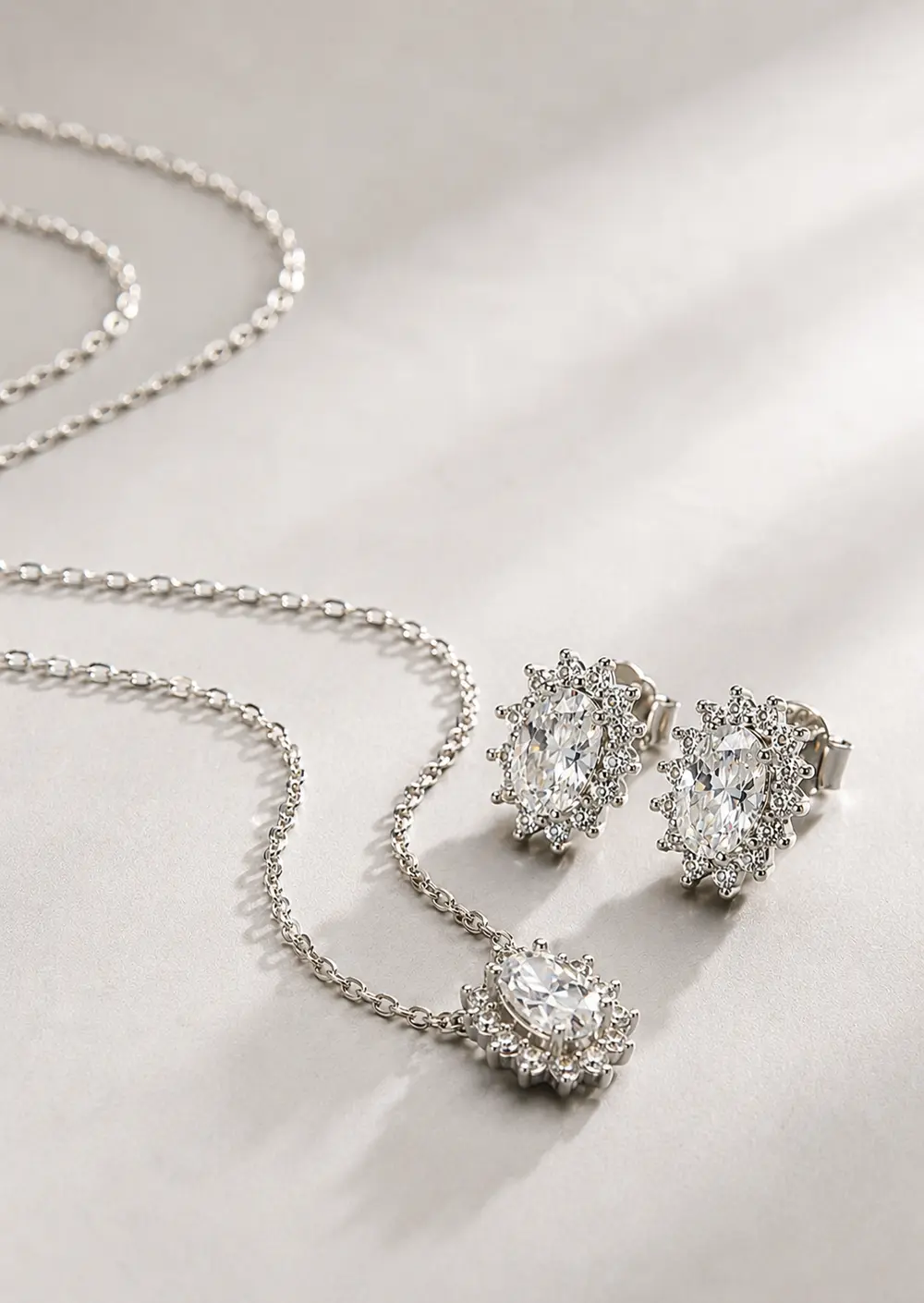 Colar Moissanite Delicado 4/6mm em Prata 925 com Banho em Ródio Branco