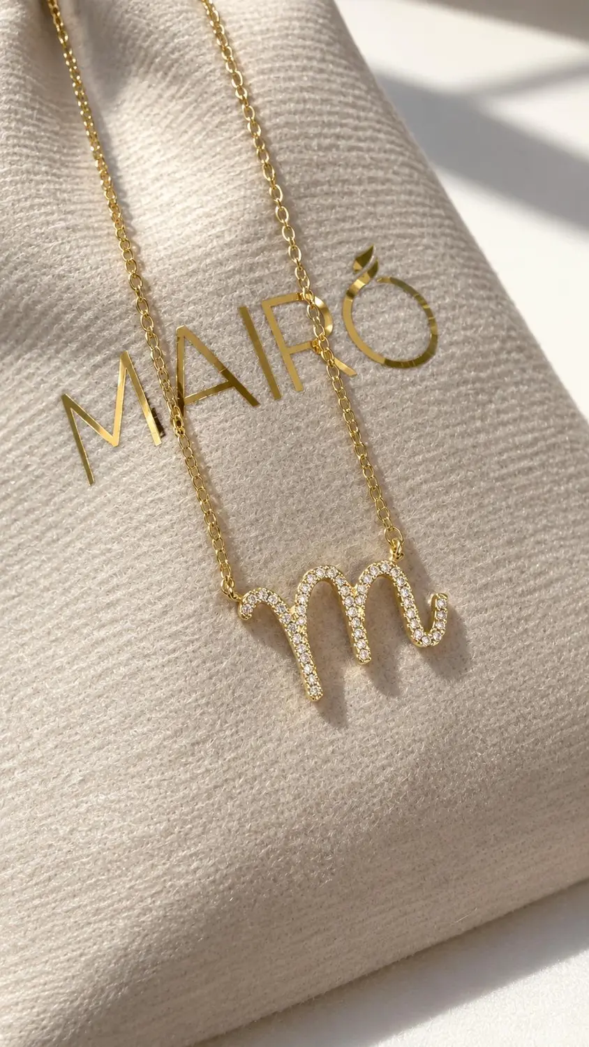 Colar de Letra na Semijoia com Pedra de Zircônia com Banho em Ouro 18k