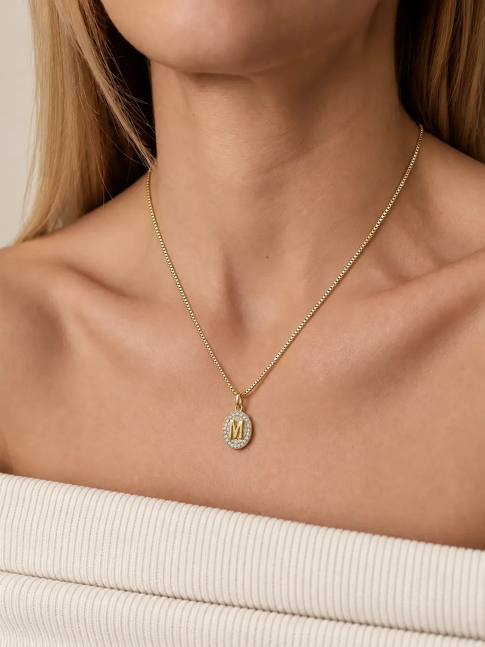 Colar de Letra com Banho em Ouro 18k e Caneta de Ródio Branco