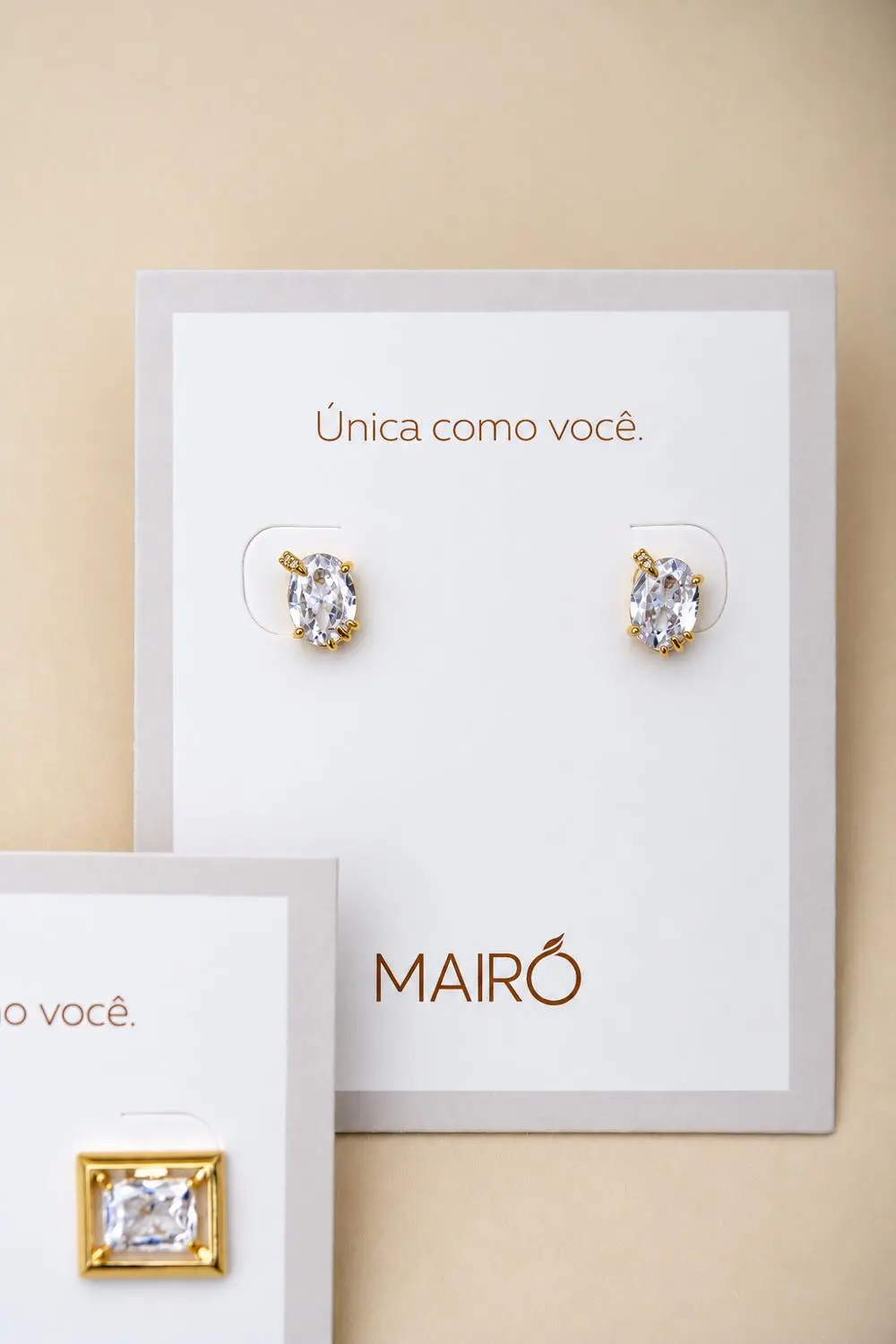 Brinco Oval de Garra Delicada com Zircônia com Banho em Ouro 18k