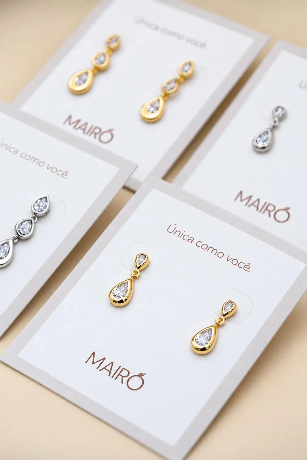 Brinco Gota Articulada com Banho em Ouro 18k