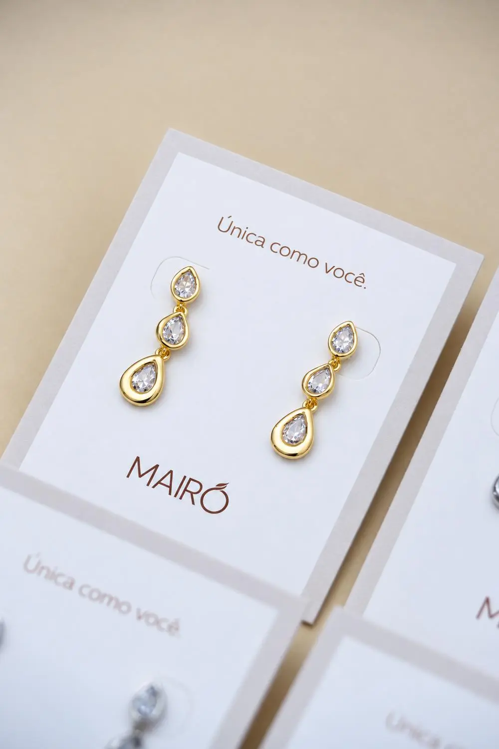 Brinco Três Gotas com Banho em Ouro 18k